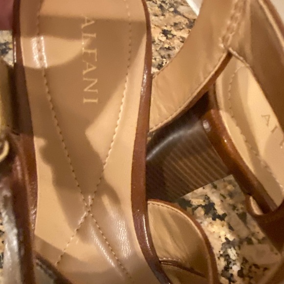 Women Sandals - Picture 3 of 9